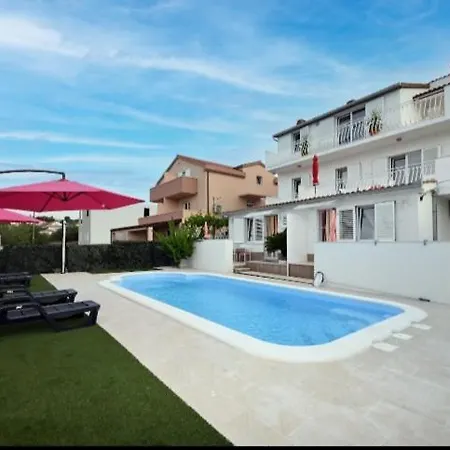 Apartments Majapaula Slatine Exterior photo